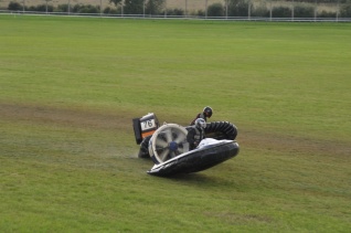 Fabien poussé par un Anglais